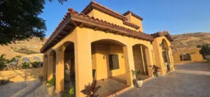 3 Bedrooms Chalet for Rent in Salt Al Maghareeb