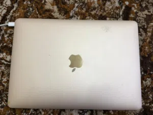 كمبيوتر أبل ( MacBook)