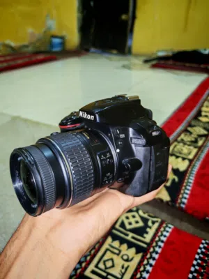 كامره نيكون 5300  مواصفات  شاشه قلاب  عدسه 18.55  كامل ملحقات  بطاريه عدد 2  شاحنه  جنطه  را