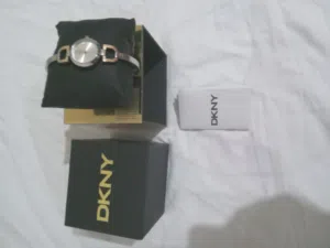ساعة نساءي DKNY