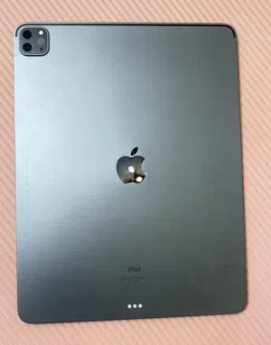 Ipad pro (12.9inch) 5th generation 256GB   نسبة البطارية 85%