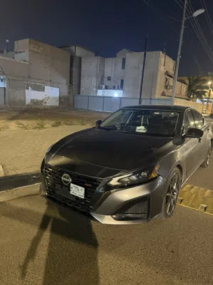 نيسان التيما 2023 مواصفات ST