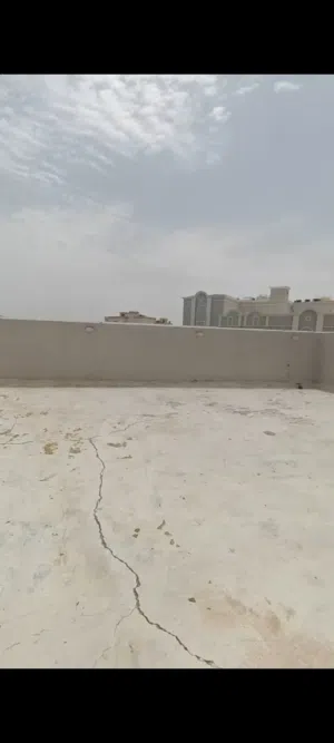 للإيجار بالمطلاع شقة مع حوش السطح أن 11