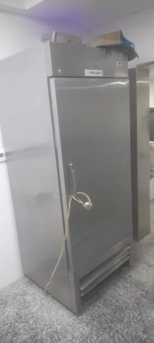 ثلاجه طول بحاله ممتازه للبيع