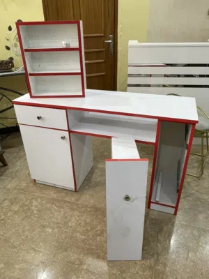 ميز ابيض للبيع