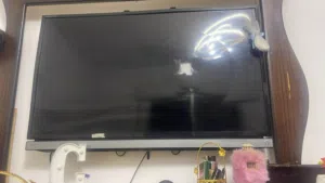 شاشة توشيبا 40 بوصة مكسورة زجاجة الخارجية لللطع بعشرين دينار بتحب تصلحها بتحب تستفيد منها قطع