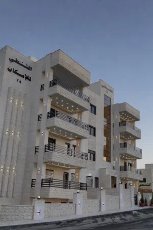 شقة فاخرة بتشطيب سوبر ديلوكس بإطلالة مميزة وعالية ومفتوحة وقريبة من الخدمات الأساسية في ابو علندا