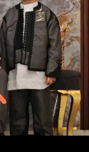 زبون ليبي اقرا الوصف يلبس من عمر 10 ل 12