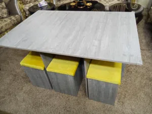 طاولة سفره للبيع ..استخدام اقل من شهرين ..الطاوله بحاله ممتازه ...6 مقاعد