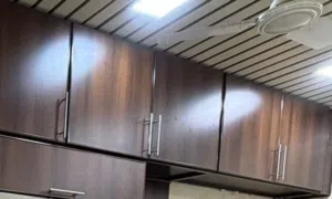 كبت مطبخ 426 متر القسم العلوي اللون البني بحاله جيده جدا