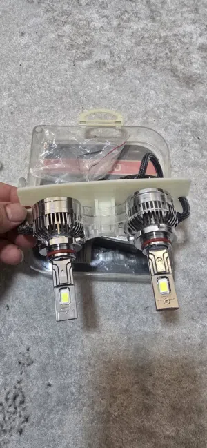 مصباح لايت سياره led شركة osram نوع الايت H11