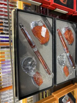 هدايا تحف قطع مكتيبة مميزة قداحات مسابح اقلام جميلة حفر على القطع بخطوط مميزة اطقم مكتبية 3 قطع