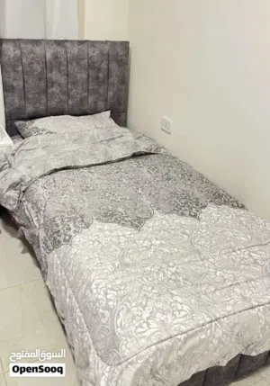 سرير مفرد رمادي بدون فرشة استعمال بسيط