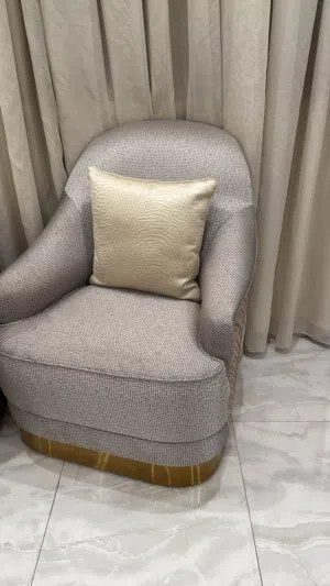 للبيع اثاث فخم جدا من محل Riva