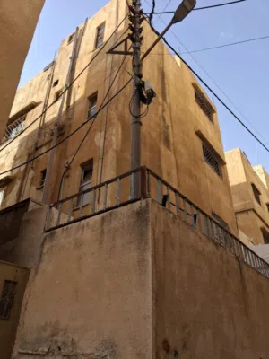 عمارة سكنية بحالة جيدة ثلاث طوابق وروف في المنارة للبيع او البدل حي هاديء ونظيف