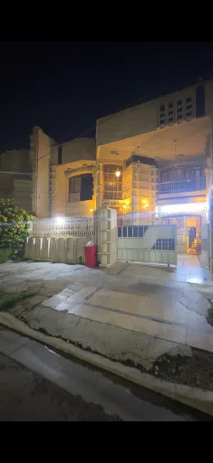 بيت تجاري للايجار في حي الجامعة شارع المركز زنجيل على سايدين