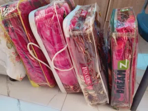 4 بطانية شبه جديده للبيع بسعر مغري لدواعي السفر  4 A nearly new blanket for sale at an attractive pr