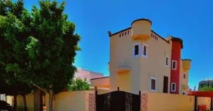 منزل واجهتين نصب تذكاري