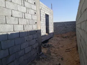 منزل عظم واقف على الصقف مسقوف 240 الارض 913 متر