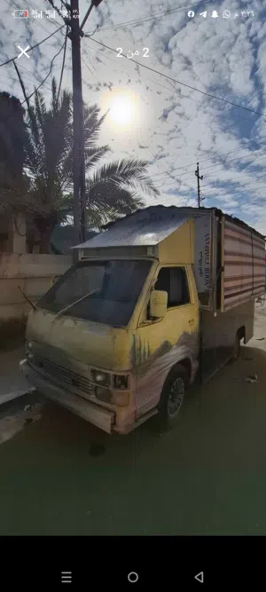 شاحنة مطعم متنقل ، محرك سليم ونجي 2500 بانزين ، كشك كامل من كلشي وجبير ،