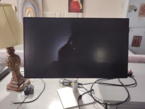 شاشه للبيع ديل شاشه قيمتها 600 و فوق ابحث عنها حط سعر وشيله