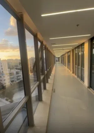 فرصه مميزه مكتب الايجار 64 متر مربع فئة luxury.. سعر المتر 85 JD
