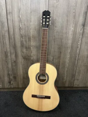 قيتار ادمايرا جافا كلاسيك بحاله ممتازه  Admira java classical guitar