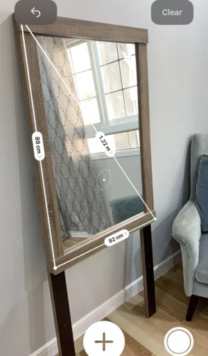 طاولة وسط مع منظره