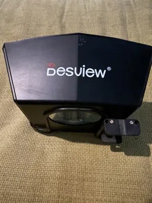 اكسسوارات عاكس كلمات لقراءة النصوص و رفوف خشبية للكتب و انارة كشافات للمصورين و اصحاب المحتوى