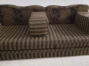 فرش عربي ضغط بحالة ممتازة من قماش وضغط للبيع الموقع الرصيفة خلف مستشفى فيصل