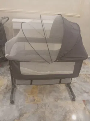 سرير اطفال للبيع