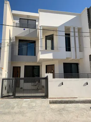 3 Bedrooms . 4 Bathrooms . 300 m20
