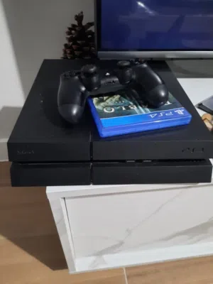 Ps 4 مع 15 لعبه منزله نضيف التواصل واتساب فقط