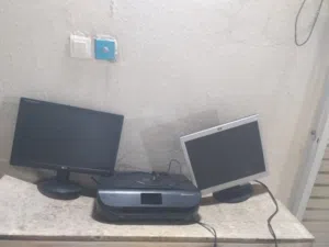للبيع عدد1 شاشه ل ج وشاشه اتش بي بحاله جيده وعدد طابعه اتش بي اسود وابيض وملون