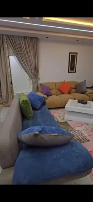 شقة للبيع 300 متر هاي لوكس على شارع رئيسي وناصية هضبة الأهرام