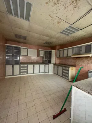 للبيع تملك مواطنين وخليجيين مساحة 12 الف قدم بيت دور ارضي