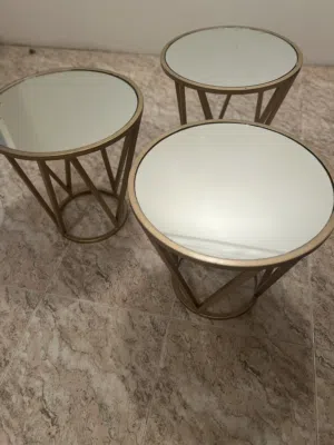 طاوله كبيره مع 3وسط