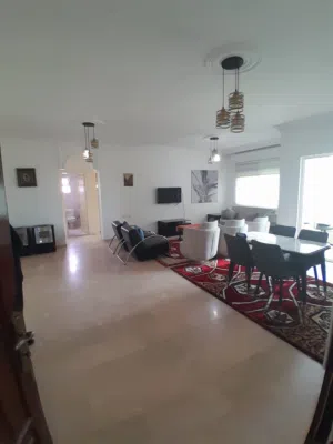 شقة فاخرة باجمل الخدمات في منطقة الجبيهة التي تتميز بكافة الخدمات في المنطقة من مطاعم لمقاهي لمستشفى