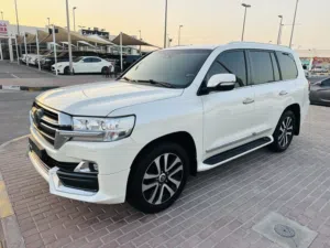 تويوتا لاند كروزر VXR V8 5.7 خليجي 2019 صبغ وكاله فول مواصفات نظيفه جدا