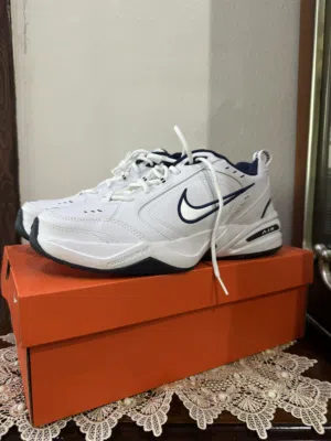 حذاء نايك جديد