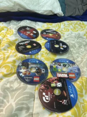 سيديات بلايستيشن 4 بس يضبط على5 مستعمل إسبوعين فقط