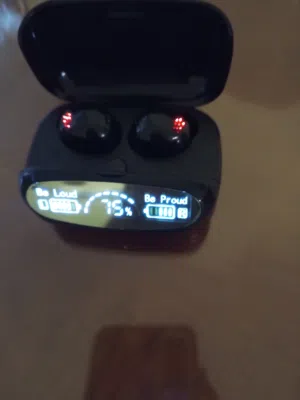 سماعات لاسلكية M32 Wireless headset من DAMAX -  تم شرائها ولم تستخدم.