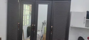 دولاب ملابس . 4 . أبواب . وأرفف .