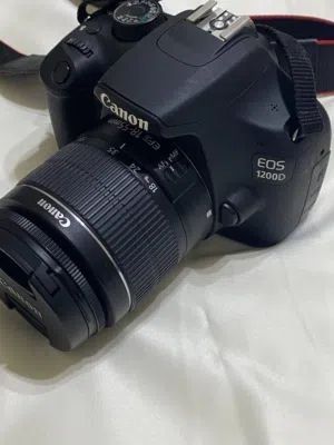 كاميرا كانون 1200d استعمال خفيف مع اغراضها كاملة و 3 عدسات /  canon camera 1200d