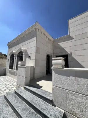 250 m2 3 Bedrooms Villa for Sale in Zarqa Dahiet Al Madena Al Monawwara