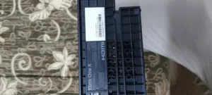 جهاز ألعاب  Microقابل لىتفاوضsoft Xbox Xbox One x بسعة 500 جيجابايت.