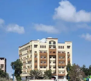 شقق للابجار على البحر وخلفي