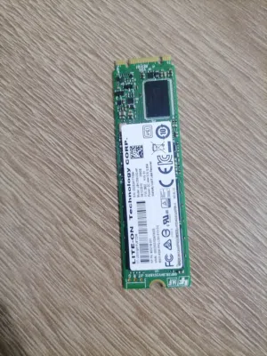موجود ssd sata 256 Giga فيها مشكله في تنزيل الوندز وبتنحل للبدل فقط حط شو عندك