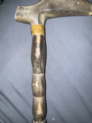 عصا مصنوعه يدوياً قرن افريقي