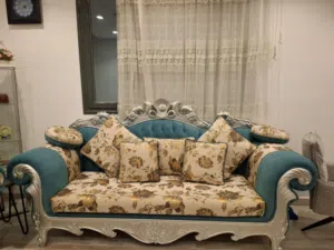 یا بلاش شیل للبيع كنبتين جلوس فخمه نظيفه جدا قابل للتفاوض